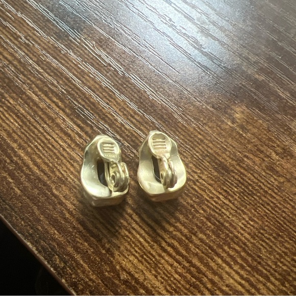 Vintage Monet Tiger Eye Earrings Gold Tone - Picture 4 of 5